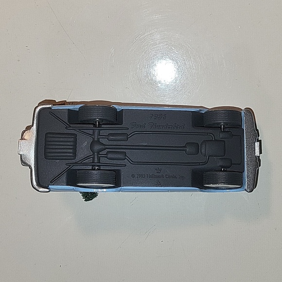 Vintage 1956 Ford Thunderbird Collector's Series Ornament (1993) - Picture 10 of 14